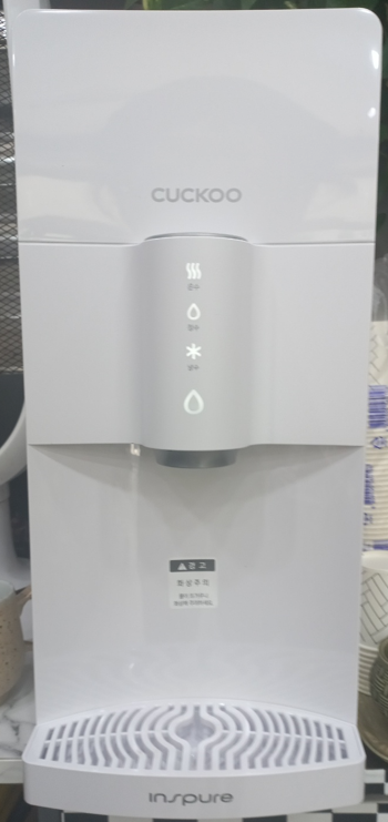 깔끔하고 물 잘 나오고 사용하는데 문제없어요.